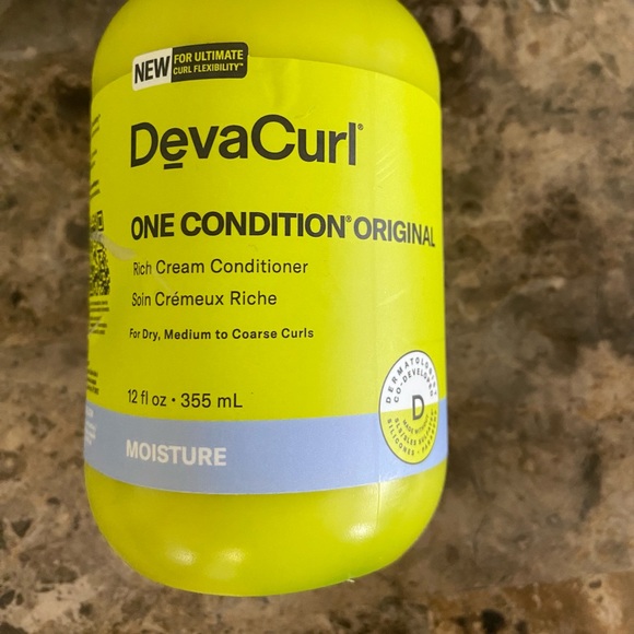 DevaCurl One Condition Conditioner 12 fl oz Curly Haircare Beauty Moisture New - Picture 2 of 3